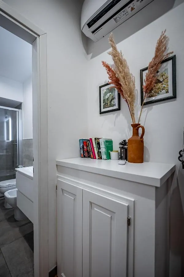 Roommo Via Dei Pilastri Ambra Florence Apartment